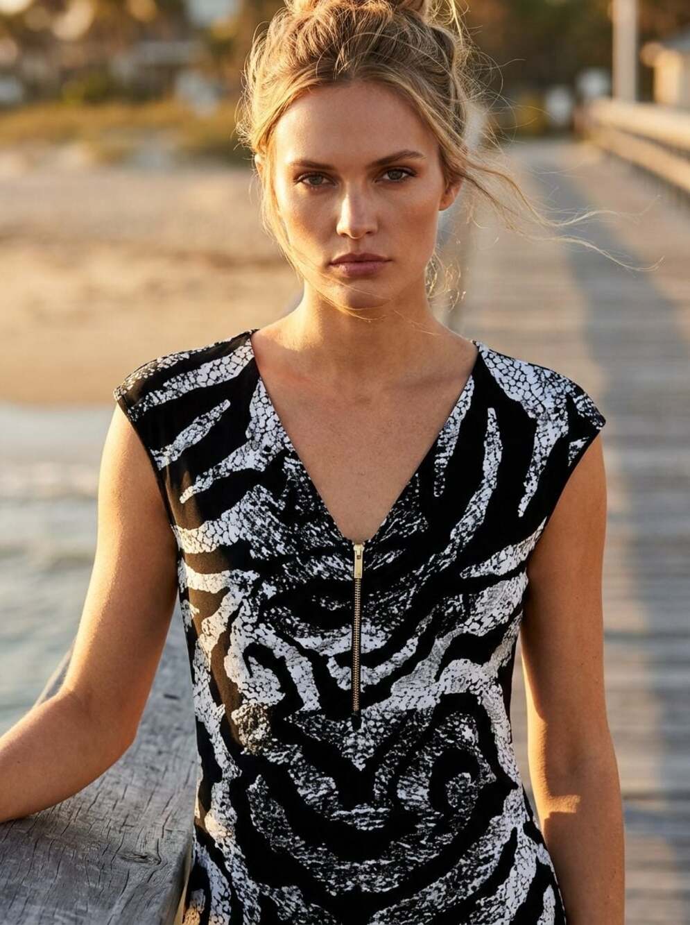 Calvin Klein Black & White Zebra Print Zip Front Sleeveless Top Size S